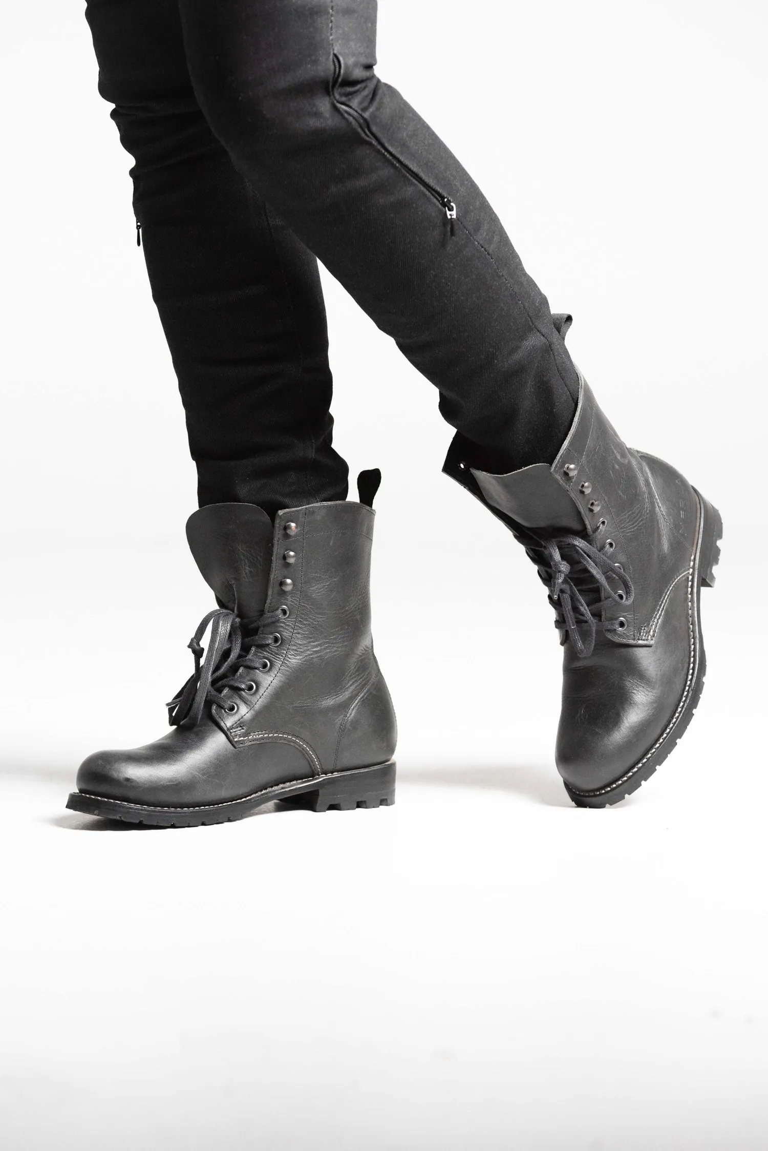 Estrada - Black Leather Boots